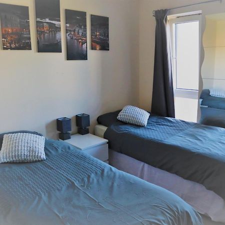 Appartement 2Br Apt In Crawley W Parking - Near Gatwick Extérieur photo