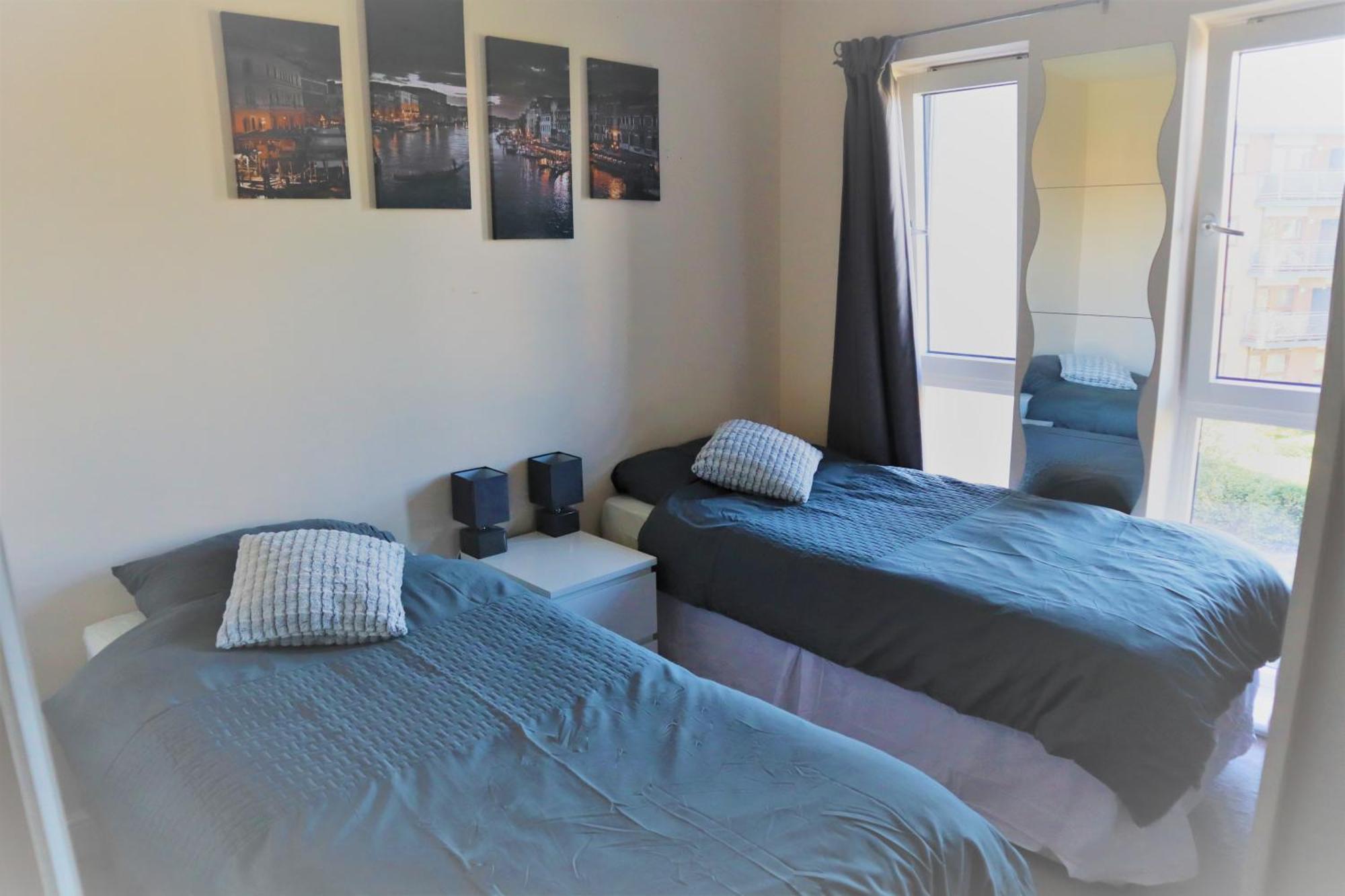 Appartement 2Br Apt In Crawley W Parking - Near Gatwick Extérieur photo