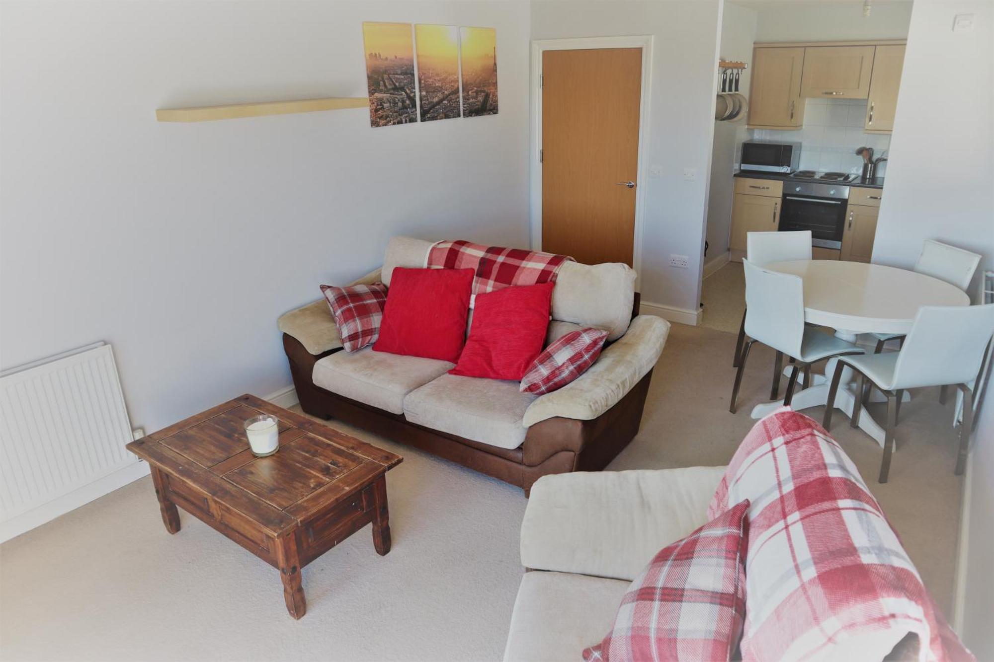 Appartement 2Br Apt In Crawley W Parking - Near Gatwick Extérieur photo