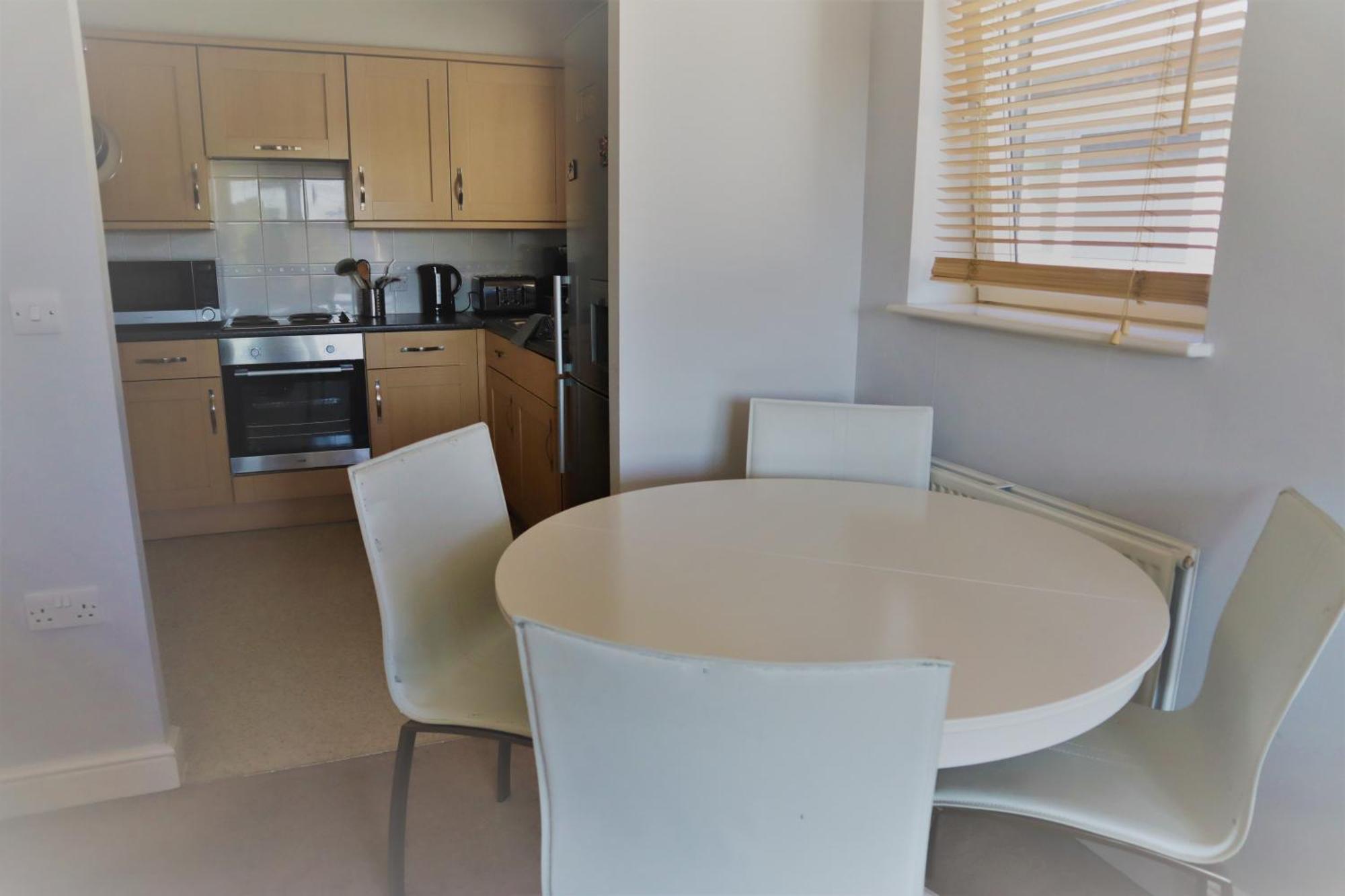 Appartement 2Br Apt In Crawley W Parking - Near Gatwick Extérieur photo